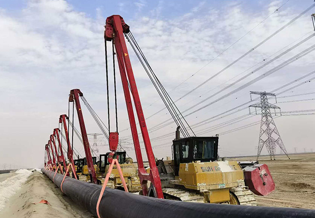 中蘇海工吊管機(jī)在阿聯(lián)酋施工現(xiàn)場(chǎng)表現(xiàn)出色，贏(yíng)得客戶(hù)高度贊譽(yù)