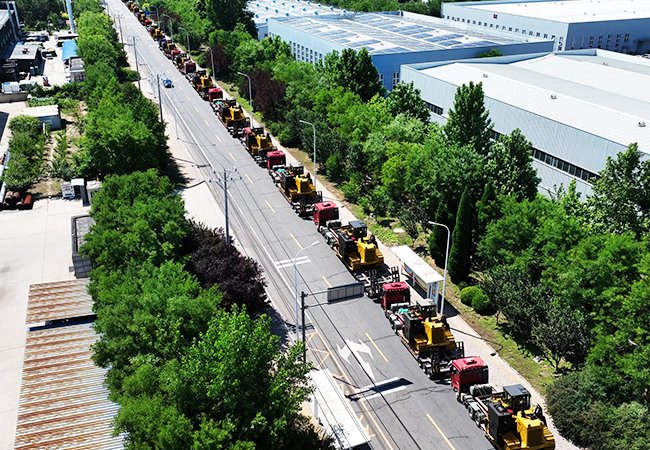 中蘇海工吊管機(jī)集群?jiǎn)⑦\(yùn)，高溫戰(zhàn)力全開(kāi)助建沙特石油動(dòng)脈